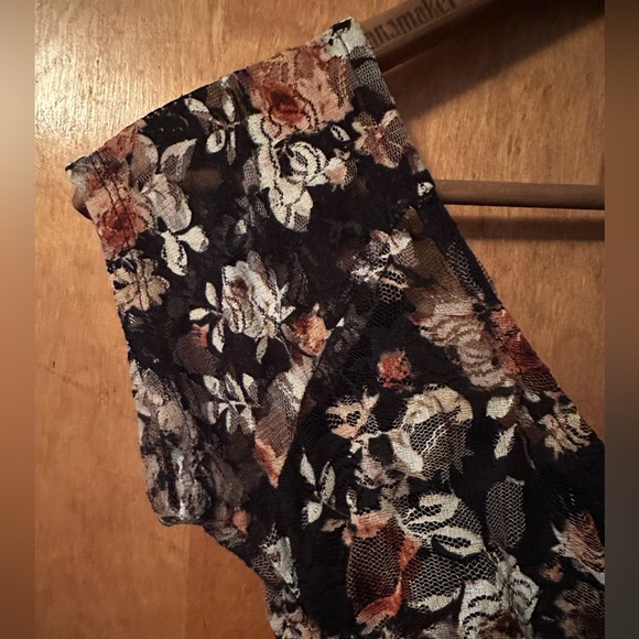 L8ter Black & Floral Open Back Lace Mini Dress S - Picture 9 of 11